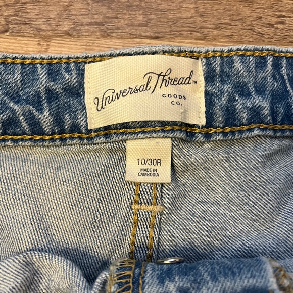 Universal Thread Shorts - Picture 2 of 3